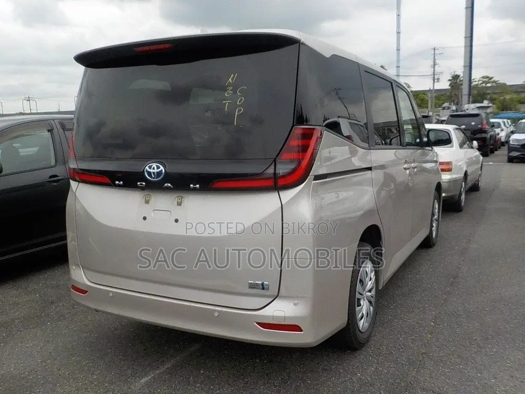 New Toyota Noah 2022 Black
