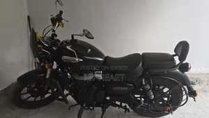 রয়েল মোটরসাইকেল ২০২৫ ব্ল্যাক