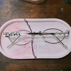 জেন্টল মনস্টার ইন্সপায়ার্ড চশমা