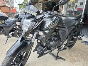 ইয়ামাহা এফজেড ২০২২ কালো