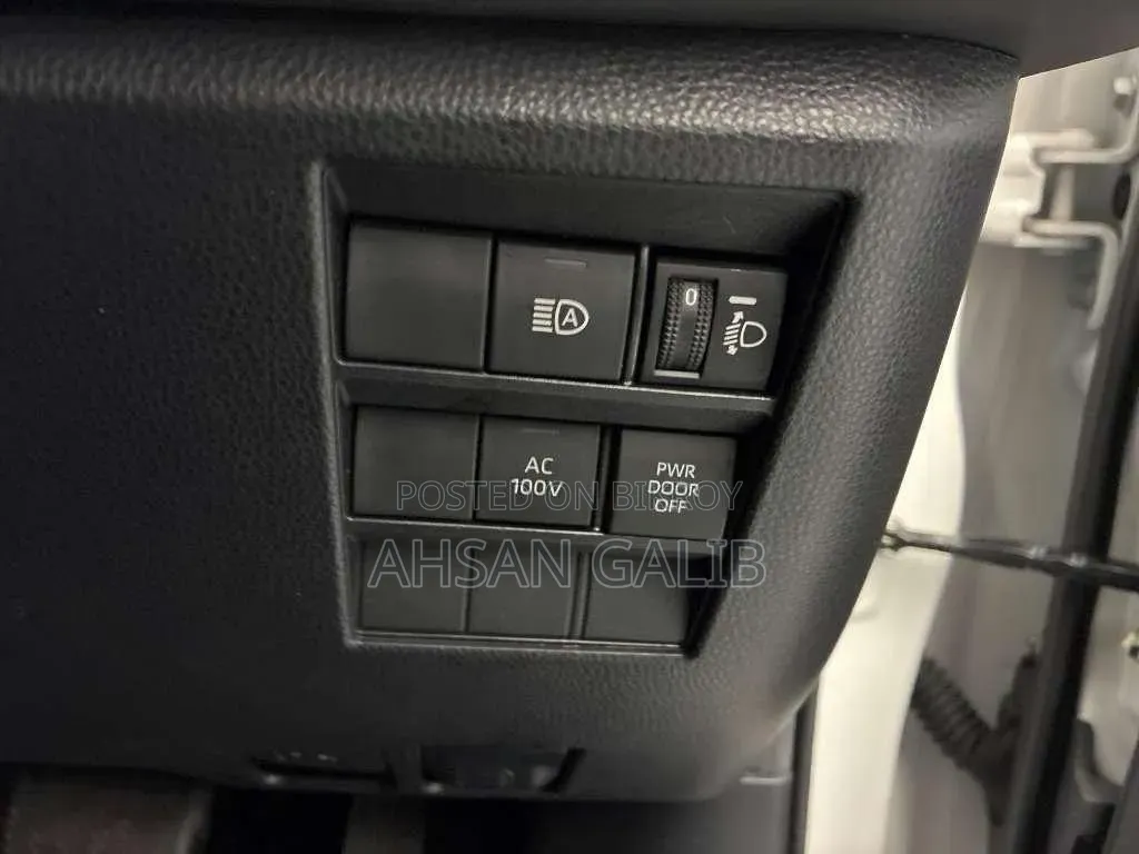 Toyota Noah 2022 Pearl