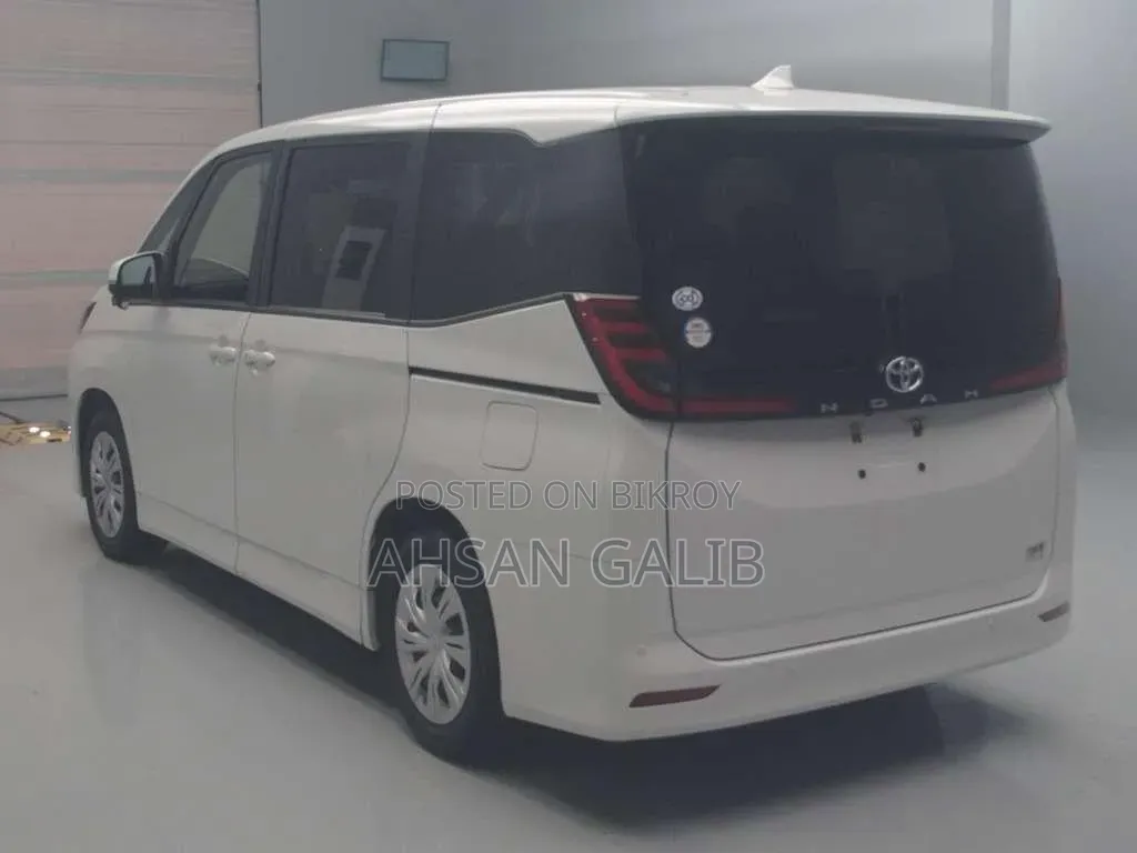 Toyota Noah 2022 Pearl