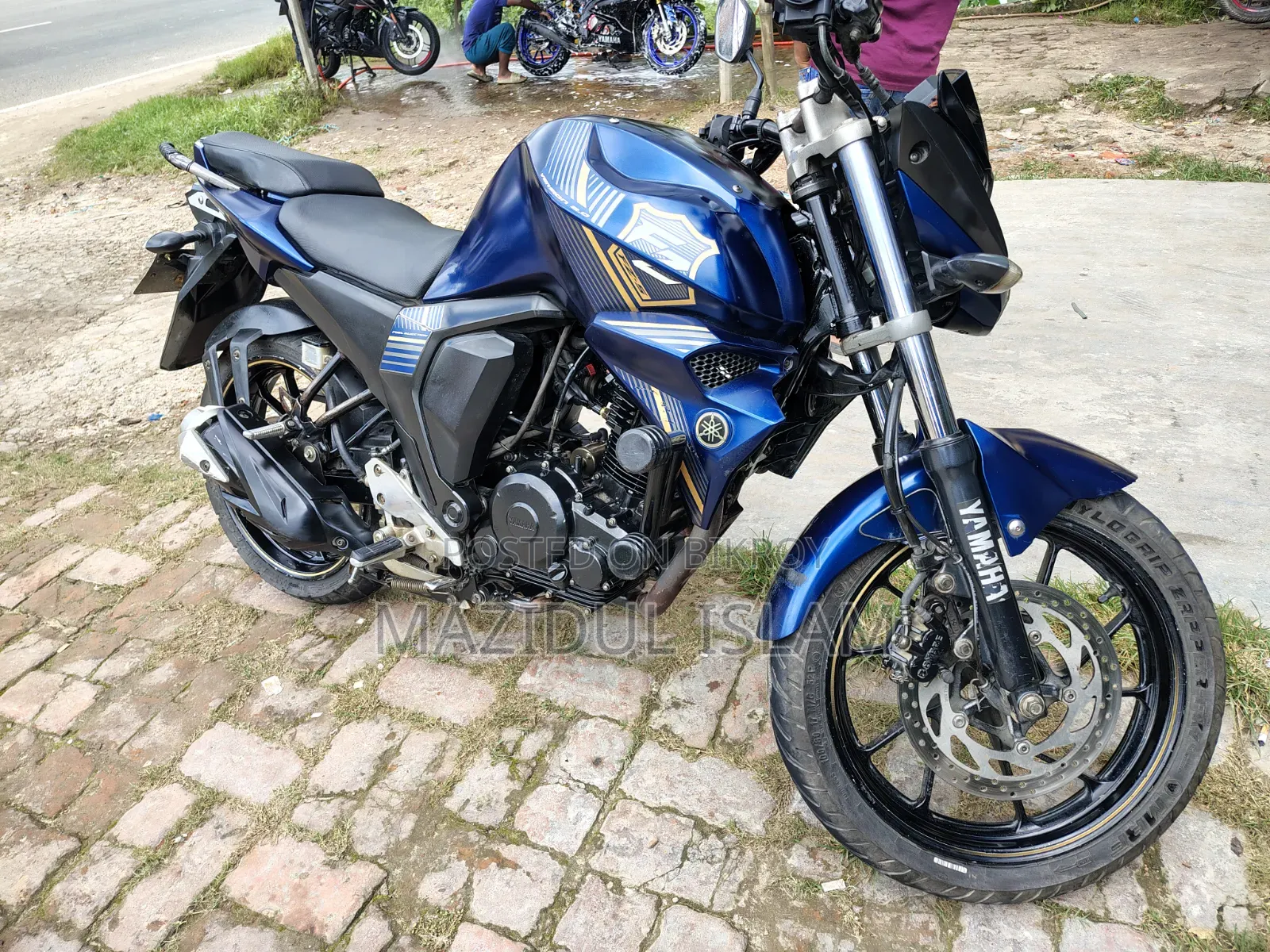 ইয়ামাহা এফজেড ২০১৮ ব্লু
