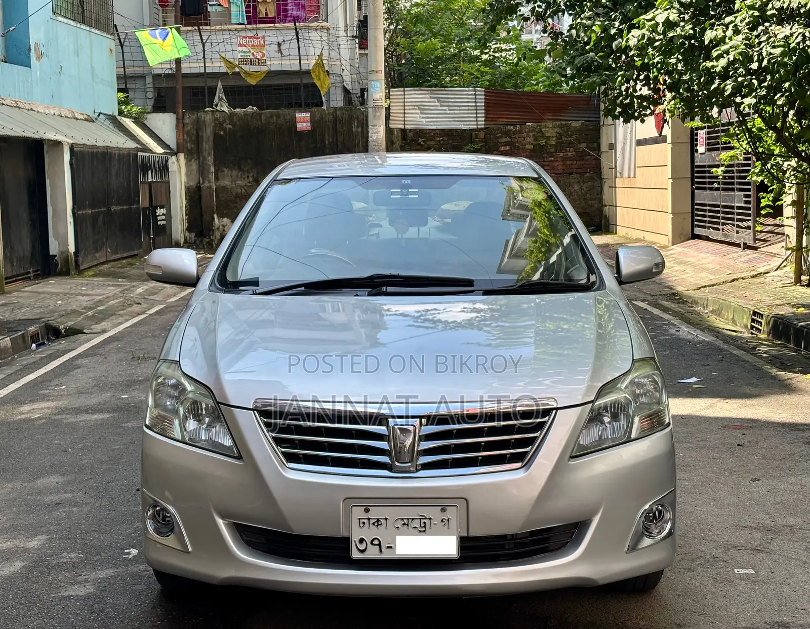 টয়োটা প্রমিও ২০১২ রূপালী