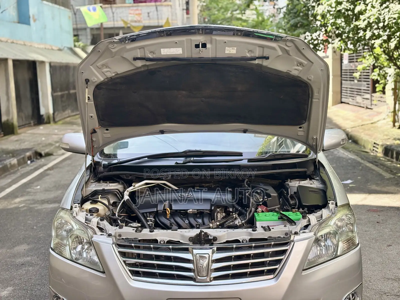 টয়োটা প্রমিও ২০১২ রূপালী