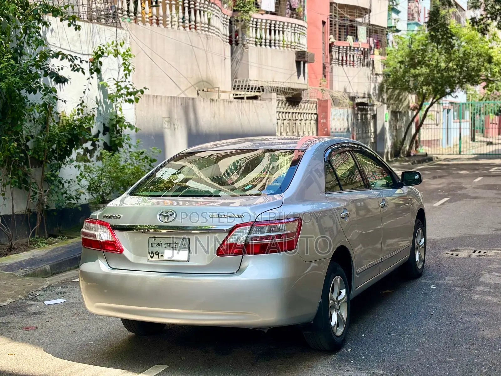 টয়োটা প্রমিও ২০১২ রূপালী