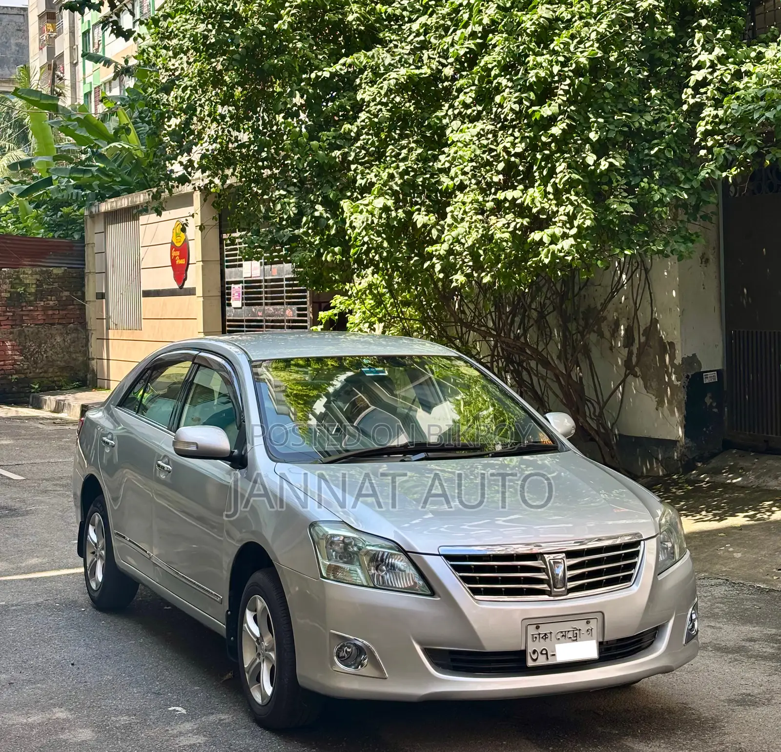 টয়োটা প্রমিও ২০১২ রূপালী