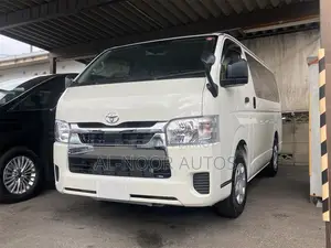 Toyota HiAce 2021 White