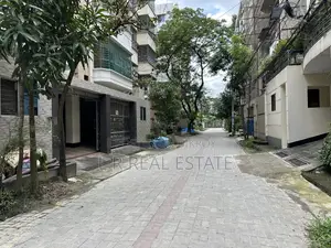 ব্লক-জি, ৩ কাঠা, দক্ষিণমুখী, বসুন্ধরা আ/এ,