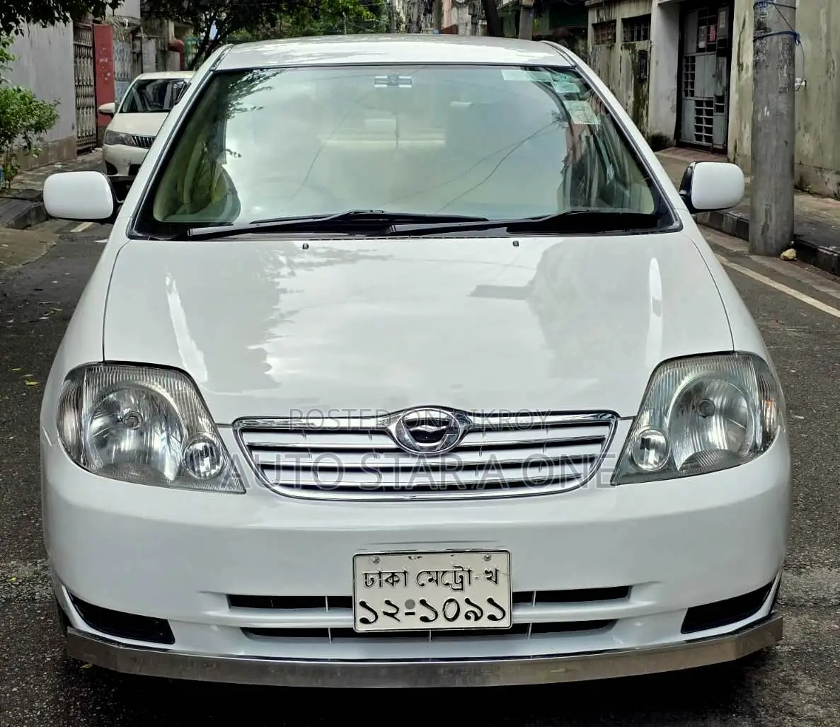টয়োটা করোলা ২০০১ হোয়াইট