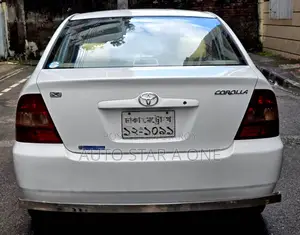 টয়োটা করোলা ২০০১ হোয়াইট