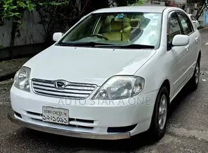 টয়োটা করোলা ২০০১ হোয়াইট
