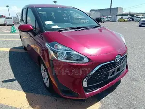 টয়োটা সিয়েন্টা ২০২১ লাল
