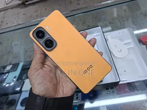 iQOO 11 256 GB Orange