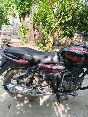 বাজাজ ডিসকভার ১২৫ ২০১৫ কালো