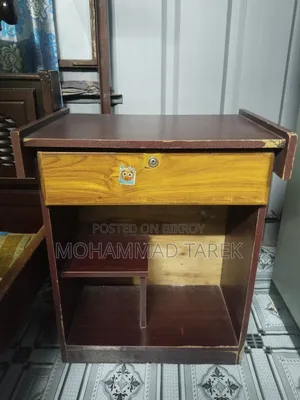 ক্যাশ টেবিল অর কম্পিউটার টেবিল