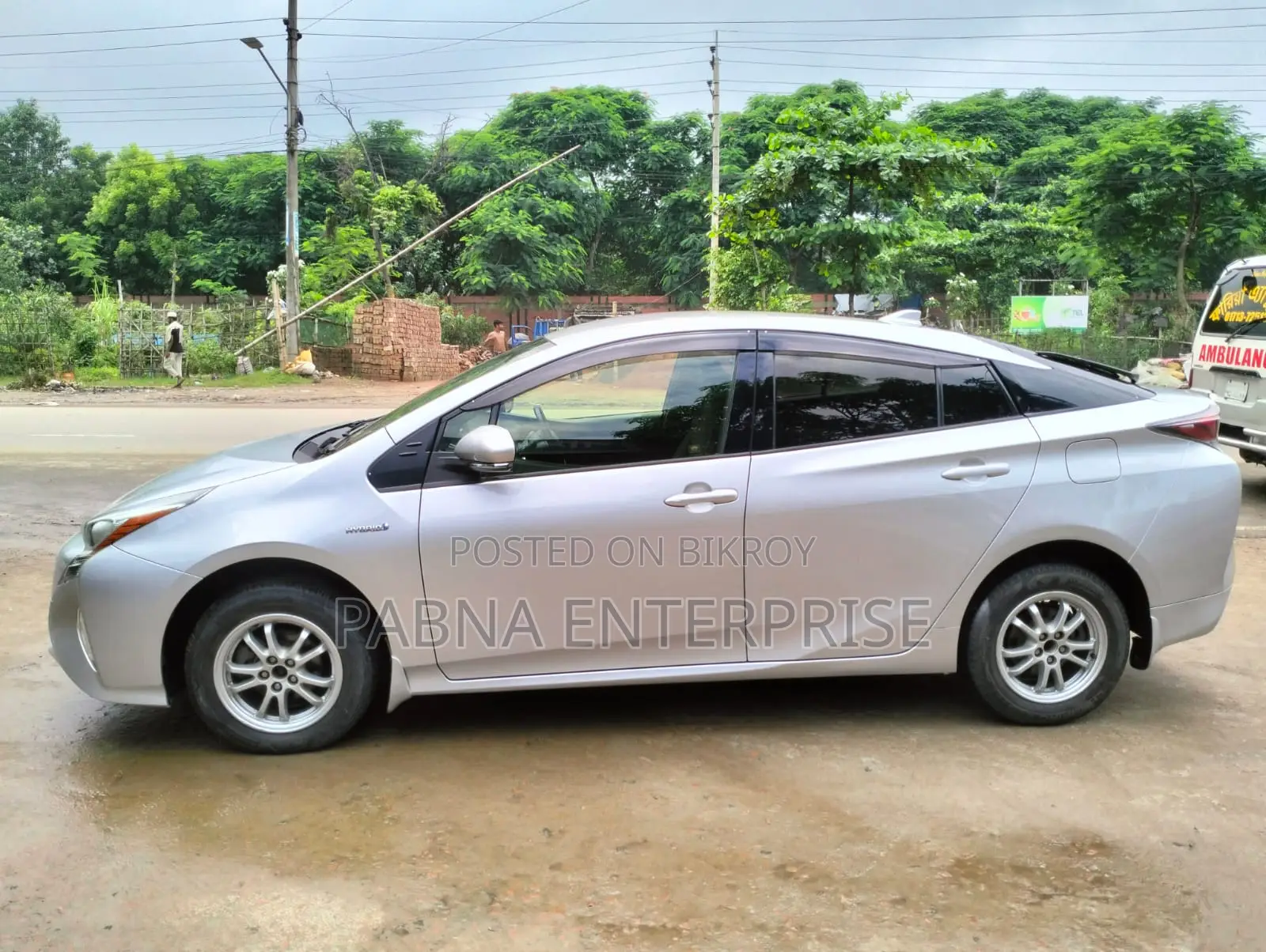 টয়োটা প্রিয়াস ২০১৭ সিলভার
