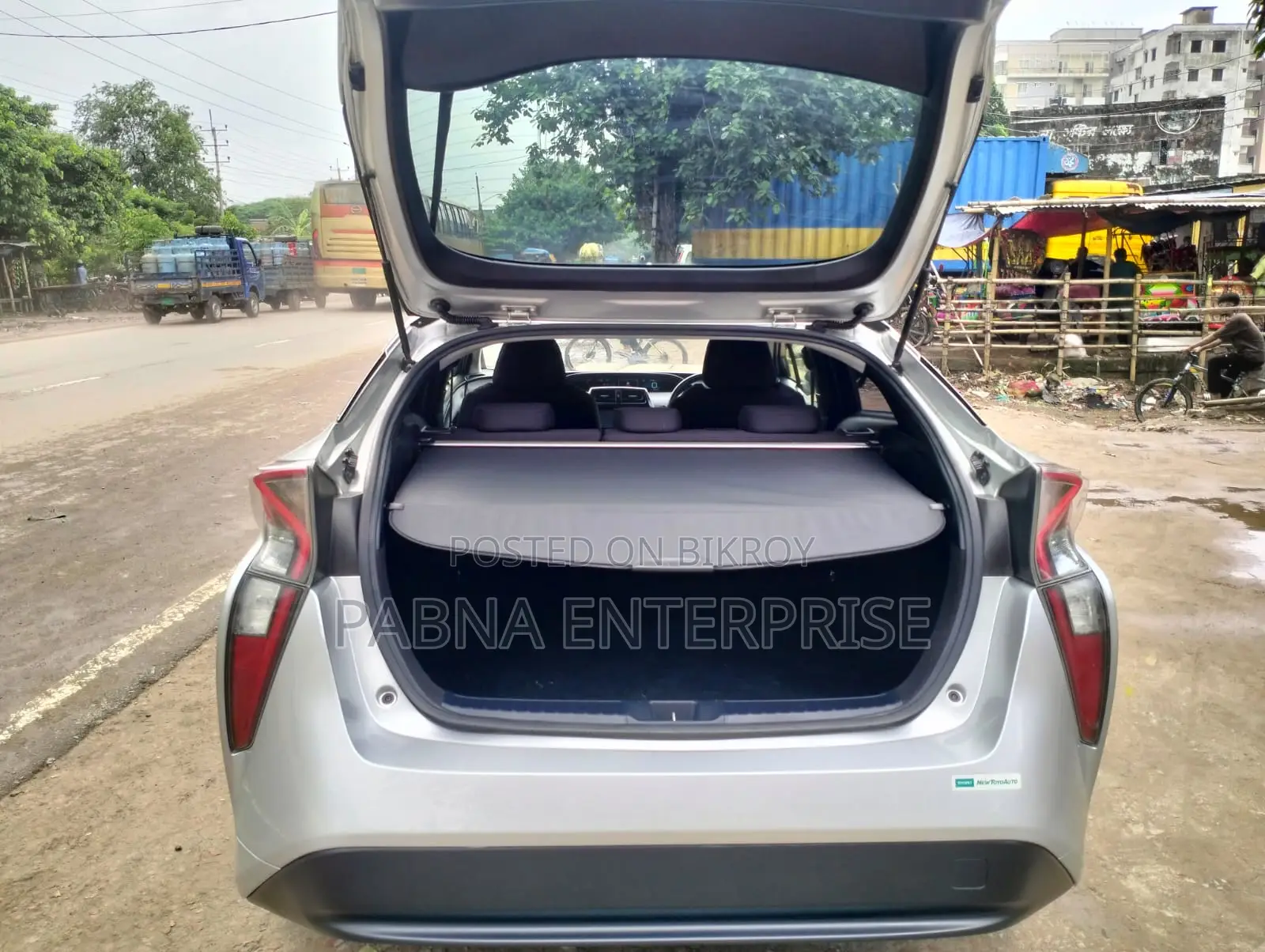 টয়োটা প্রিয়াস ২০১৭ সিলভার
