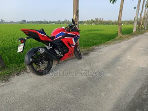 হোন্ডা সিবিআর ২০২১ রেড