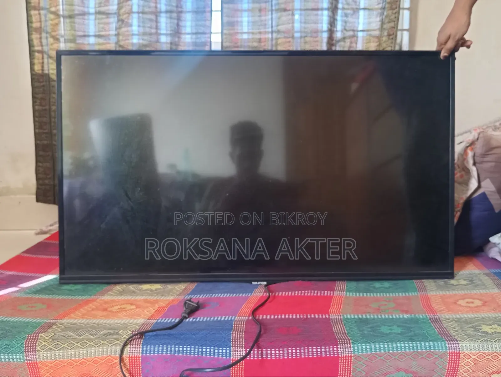Walton Smart 43" TV & 21" Monitor