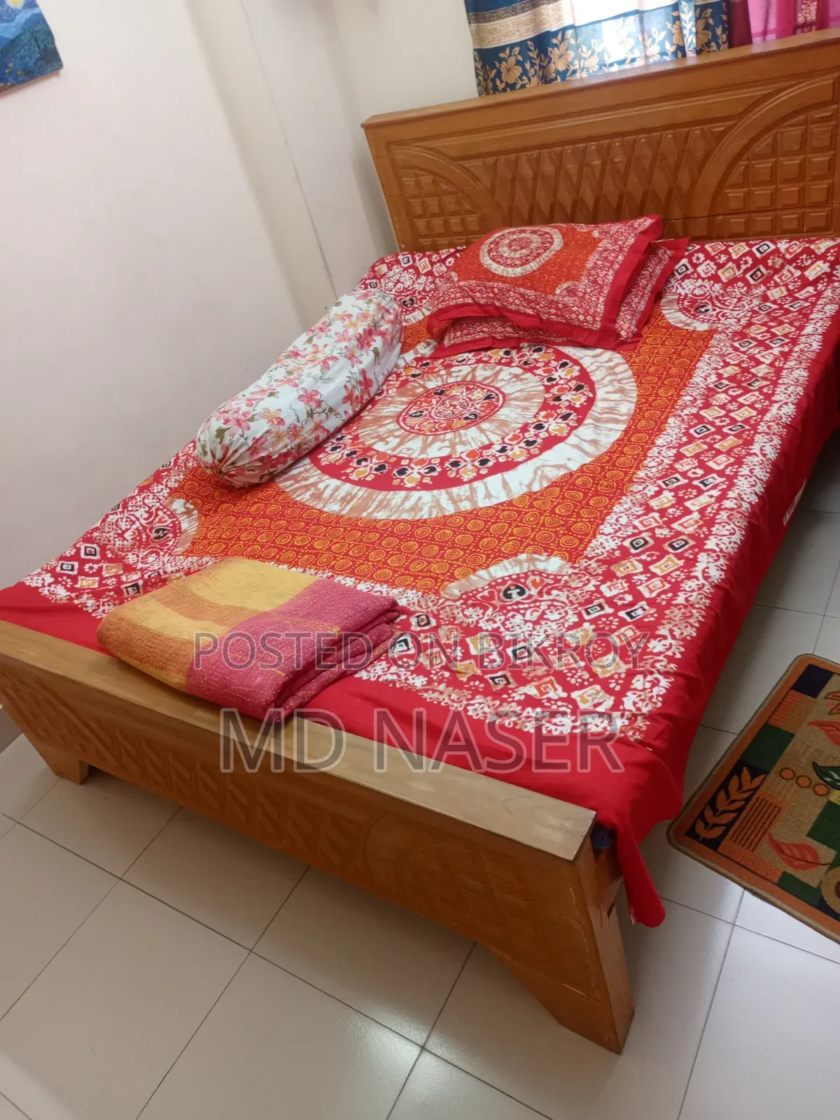 ৫ ফুট ৭ ফুটের একটি আকাশমনি কাঠের খাট