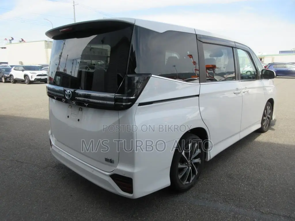 Toyota Voxy Hybrid S-G 2WD 7-Seater 2022 Pearl