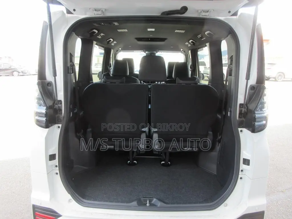 Toyota Voxy Hybrid S-G 2WD 7-Seater 2022 Pearl