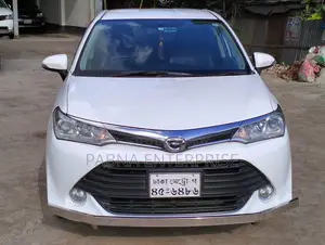 টয়োটা অ্যাক্সিও ২০১৫ সাদা