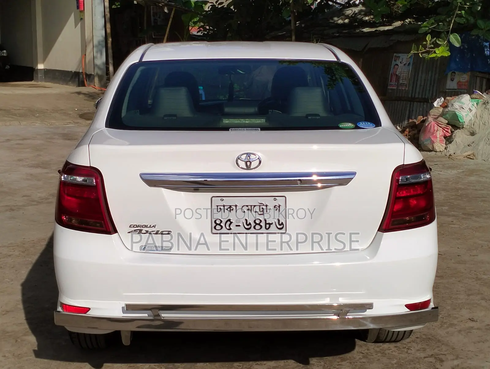 টয়োটা অ্যাক্সিও ২০১৫ সাদা