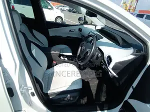 Toyota Prius 2021 Pearl