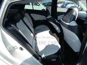 Toyota Prius 2021 Pearl