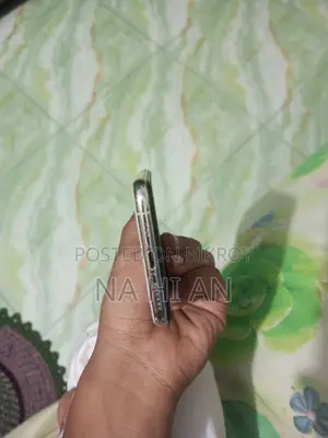 অ্যাপল আইফোন এক্সএস ৬৪ জিবি সাদা