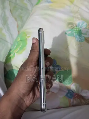 অ্যাপল আইফোন এক্সএস ৬৪ জিবি সাদা