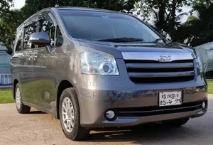Toyota Noah 2.0 143hp FWD (7 Seater) 2009 Gray
