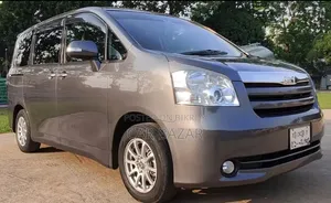 Toyota Noah 2.0 143hp FWD (7 Seater) 2009 Gray