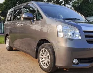 Toyota Noah 2.0 143hp FWD (7 Seater) 2009 Gray