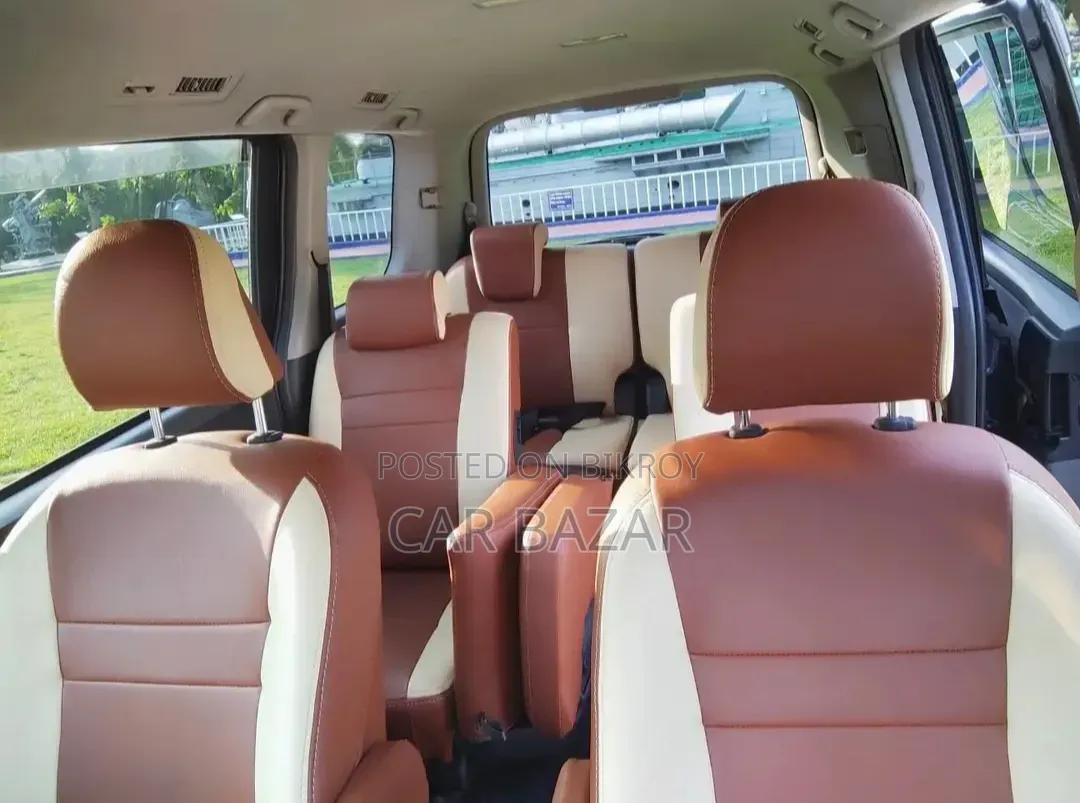 Toyota Noah 2.0 143hp FWD (7 Seater) 2009 Gray