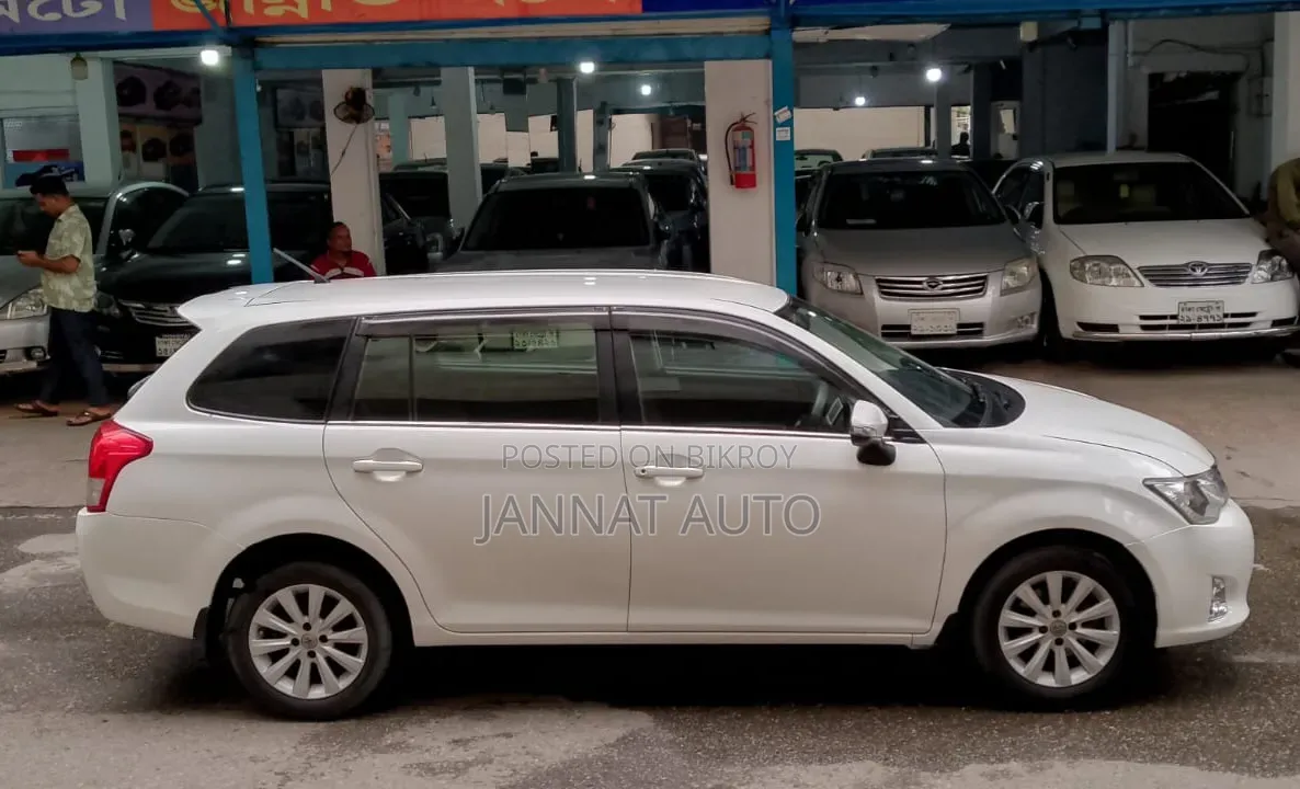 Toyota Corolla Fielder 2013 Off white