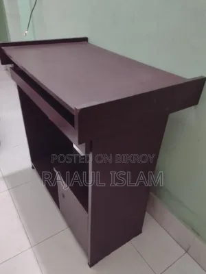 কম্পিউটার টেবিল