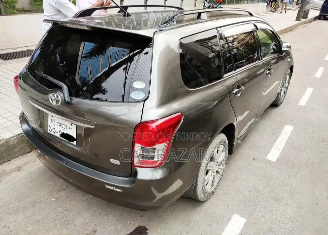 Toyota Corolla Fielder 1.5 Liter Petrol Front-Wheel Drive 2010 Gray