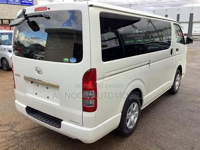 Toyota HiAce 2021 White