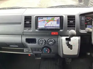 Toyota HiAce 2021 White