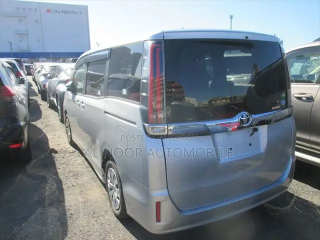 Toyota Noah 2020 Silver