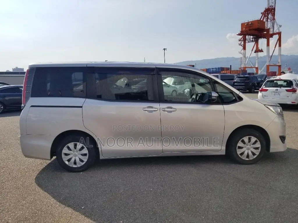 Toyota Noah 2020 Silver