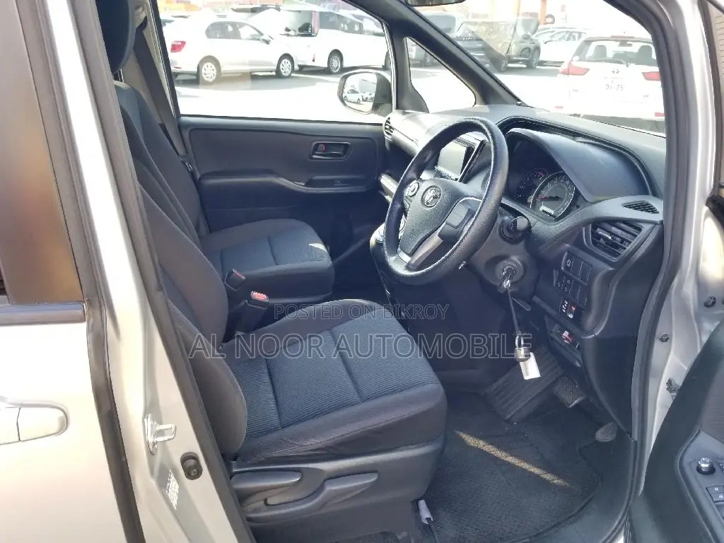 Toyota Noah 2020 Silver
