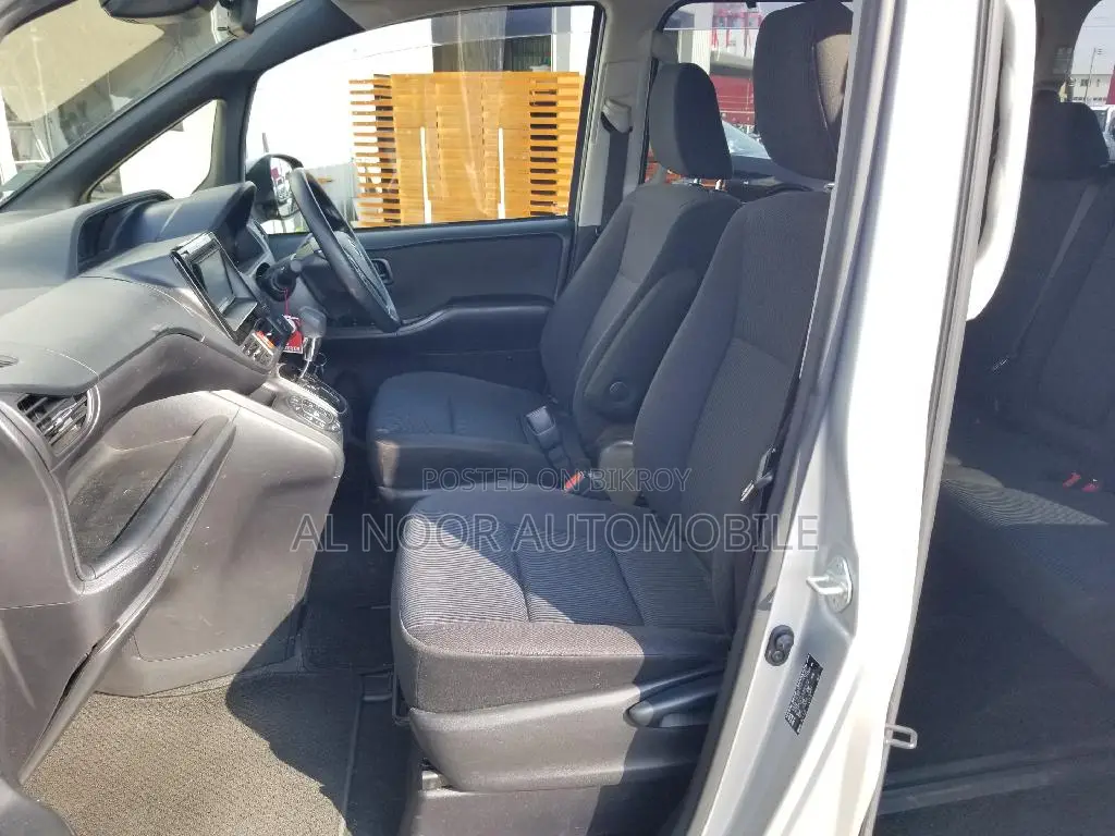 Toyota Noah 2020 Silver