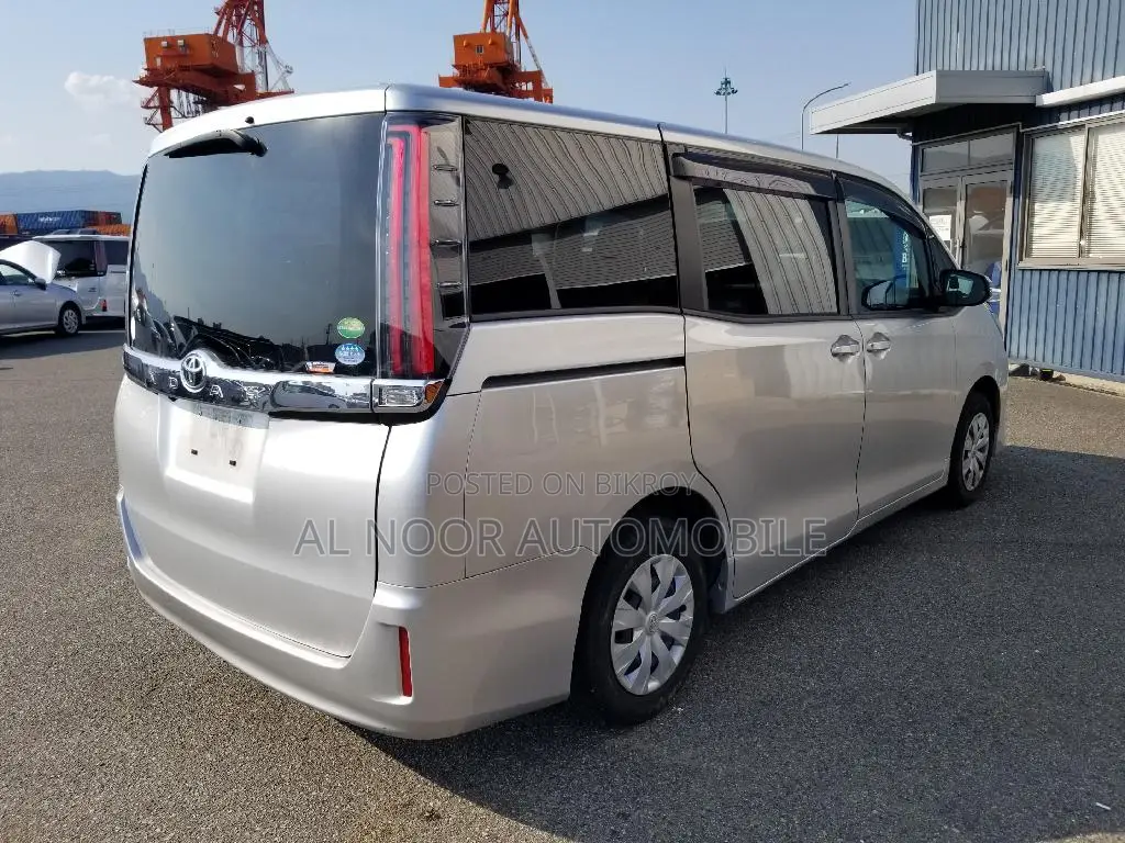 Toyota Noah 2020 Silver