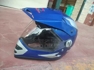 অ্যারন হেলমেট
