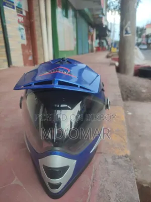 অ্যারন হেলমেট