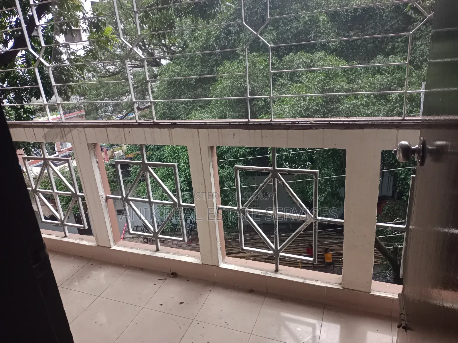 গুলশানের অনিক রিয়েল এস্টেটে ৩ বেডরুমের অ্যাপার্টমেন্ট বিক্রয়ের জন্য
